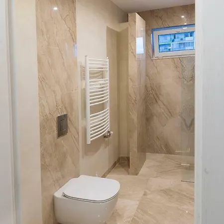 Rooftop Ii. Apartment *